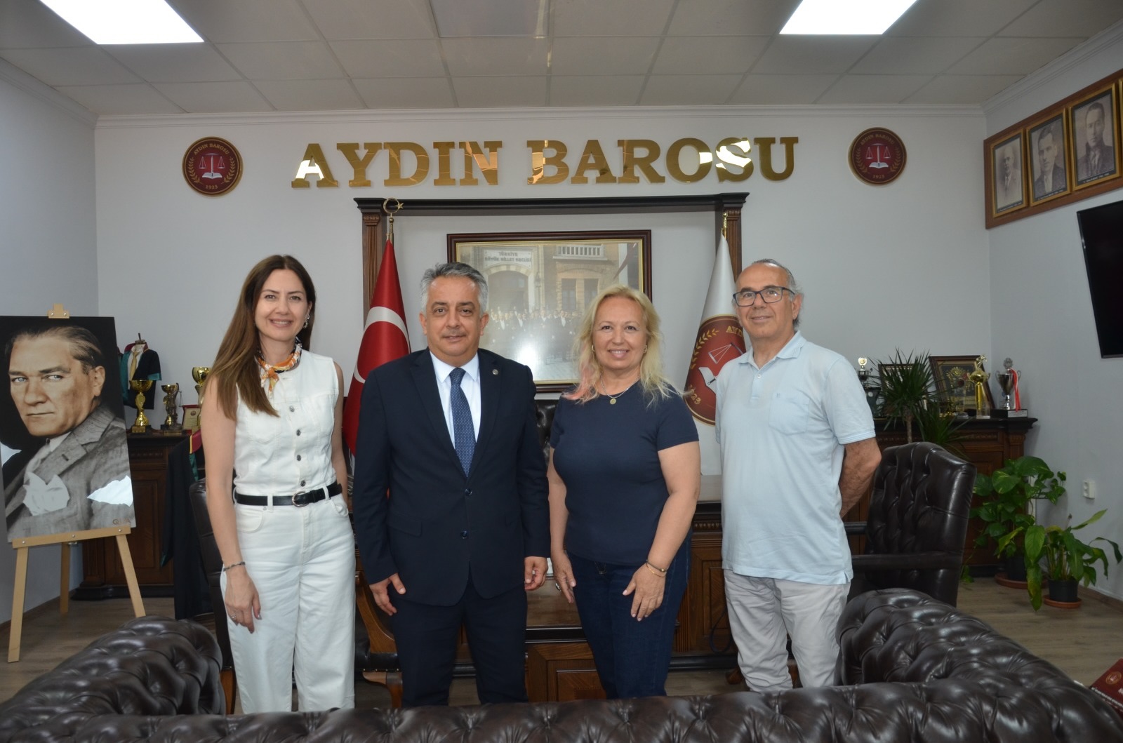 AYDIN LİSESİ MEZUNLARI DERNEĞİ BAŞKANI SELMA BÖCEKLİOĞLU DÜNDAR, YÖNETİM KURULU