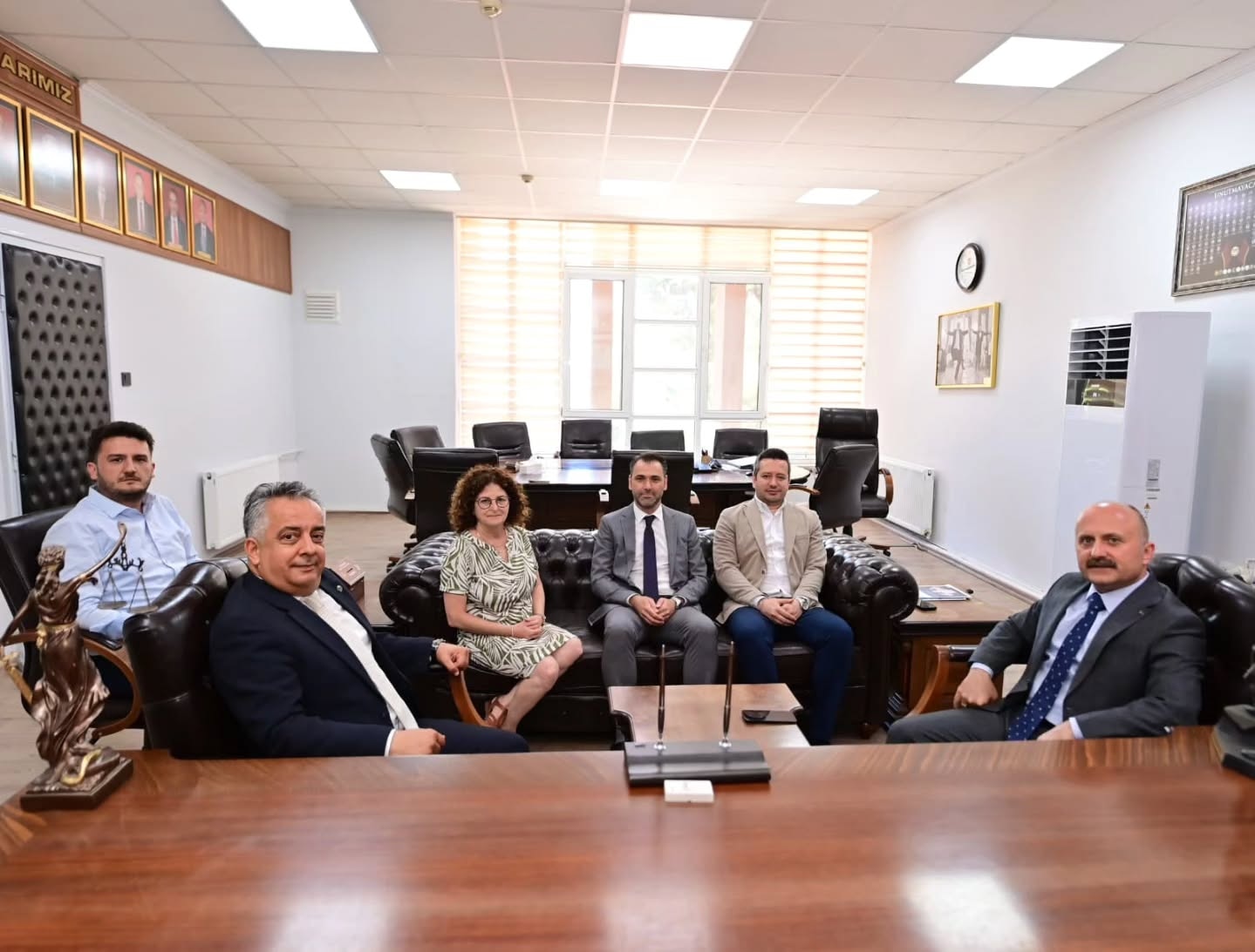 Aydın Valisi Sayın Dr. Osman VAROL Baro Başkanımız Av. Utku Devrim Barış ARSLAN’ı