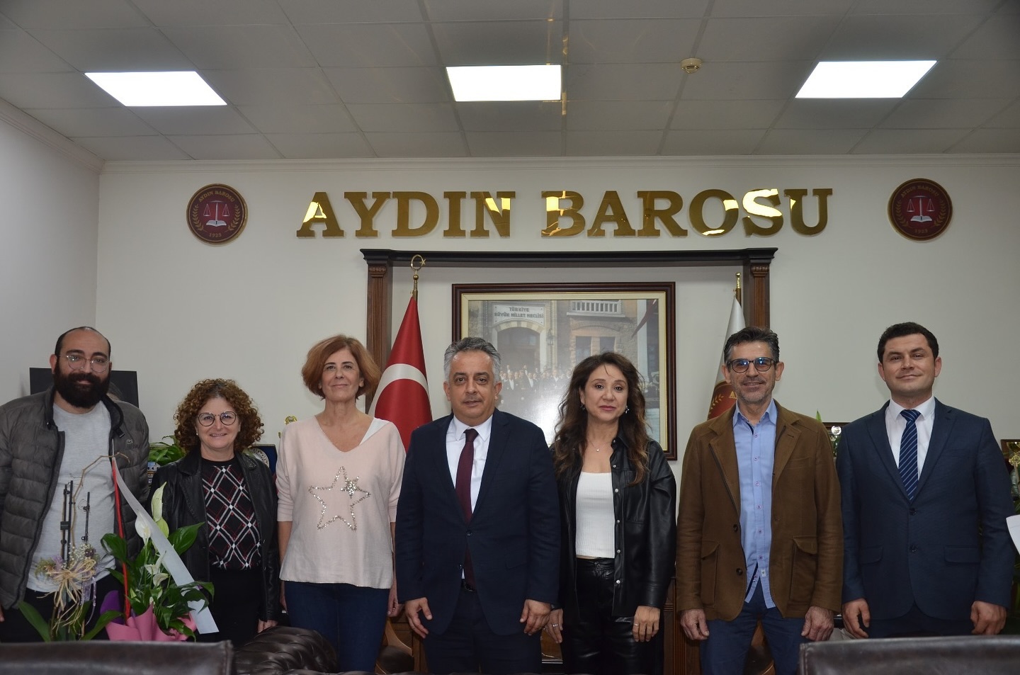 AYDIN ATATÜRKÇÜ DÜŞÜNCE DERNEĞİ BAŞKANI NÜKHET AKGÖNÜL VE YÖNETİM KURULU ÜYELERİ,