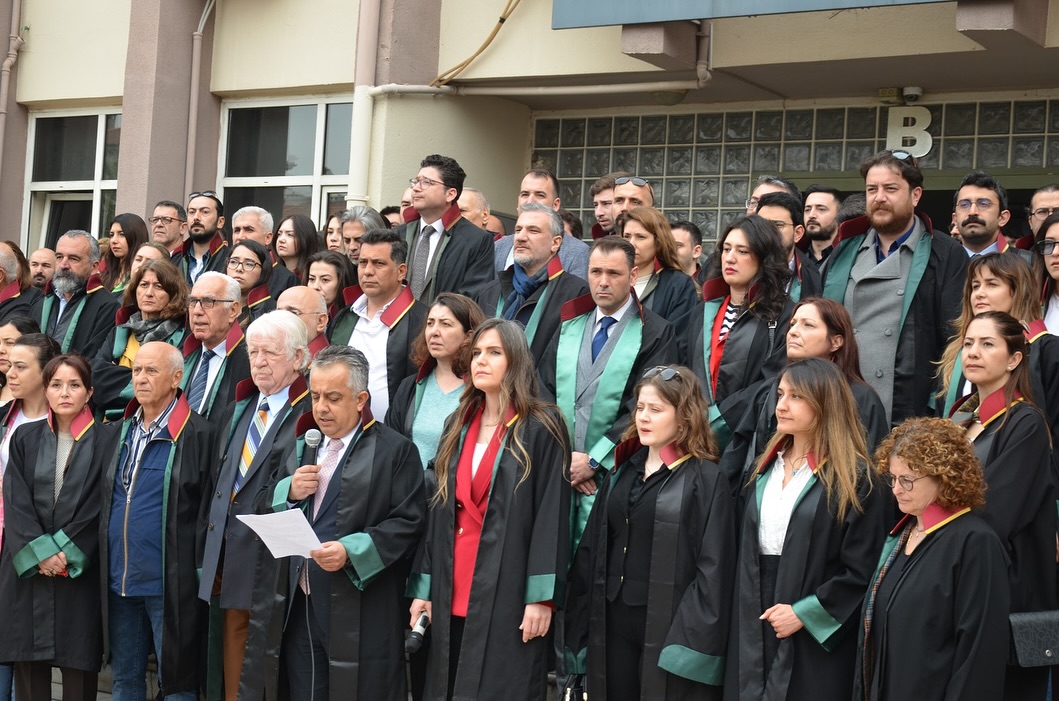 25.03.2025 tarihinde Aydın Adliyesi B Kapısı önünde Aydın Barosu olarak ülkemizde