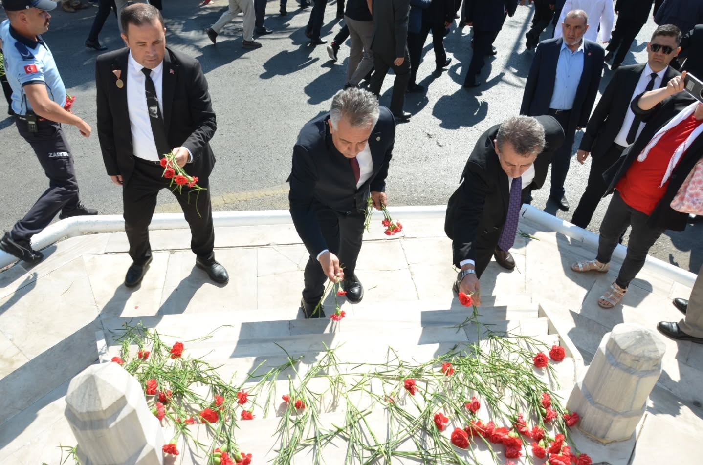 Baro Başkanımız Av. Utku Devrim Barış ARSLAN Atatürk Anıtına Çelenk Koyma Törenine